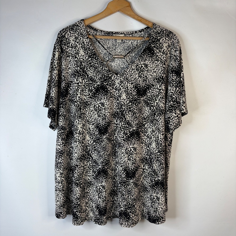Cato EST 1946 Top Womens 22/24W Black White Abstract Animal Print V-Neck Strappy